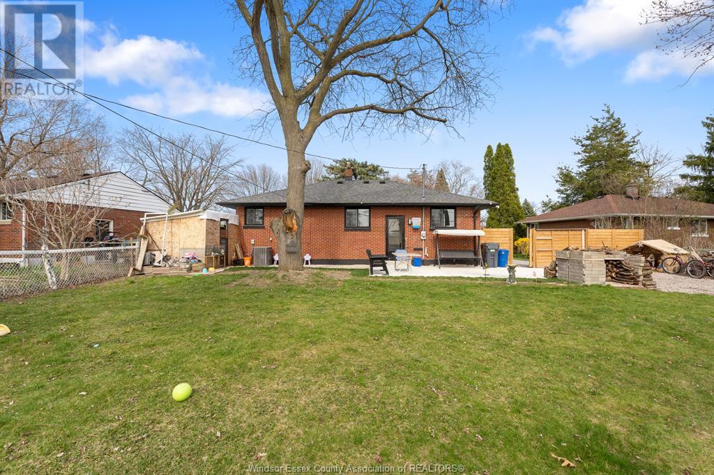3745 Mckay Avenue, Windsor, Ontario  N9E 2S3 - Photo 45 - 25011247