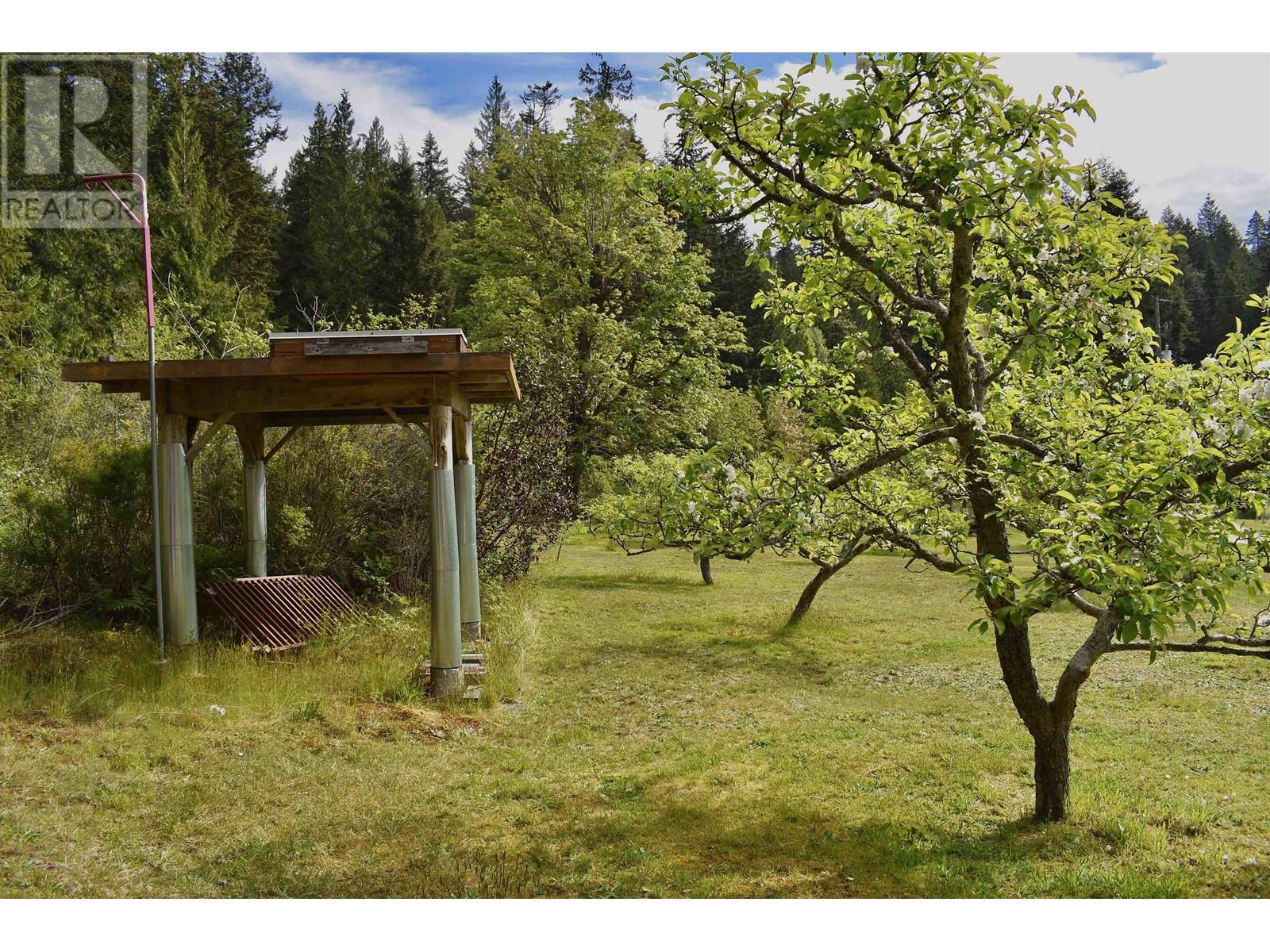 5768 Sutherland Road, Halfmoon Bay, British Columbia  V7Z 1G9 - Photo 4 - R2996119