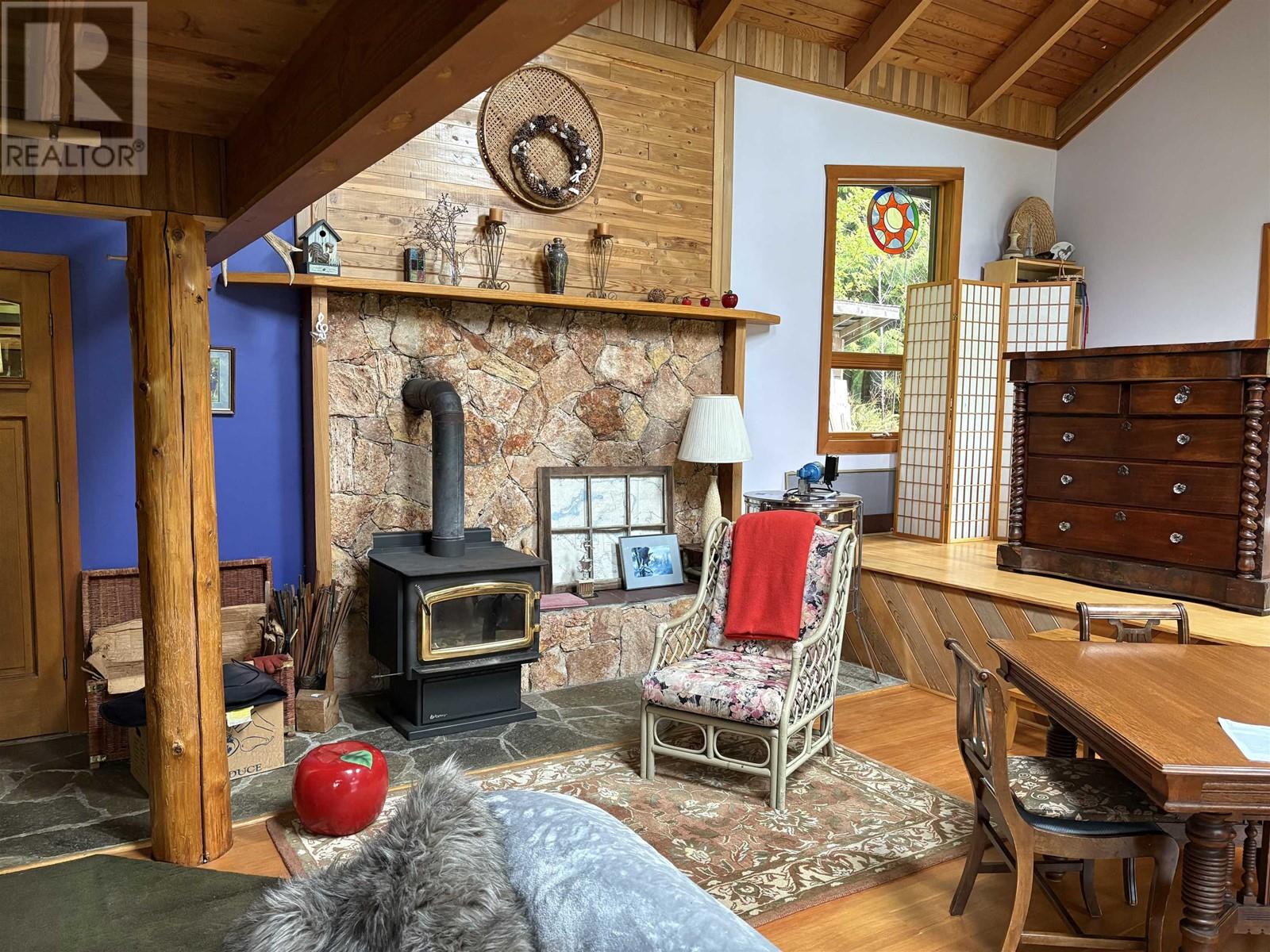 5768 Sutherland Road, Halfmoon Bay, British Columbia  V7Z 1G9 - Photo 11 - R2996119