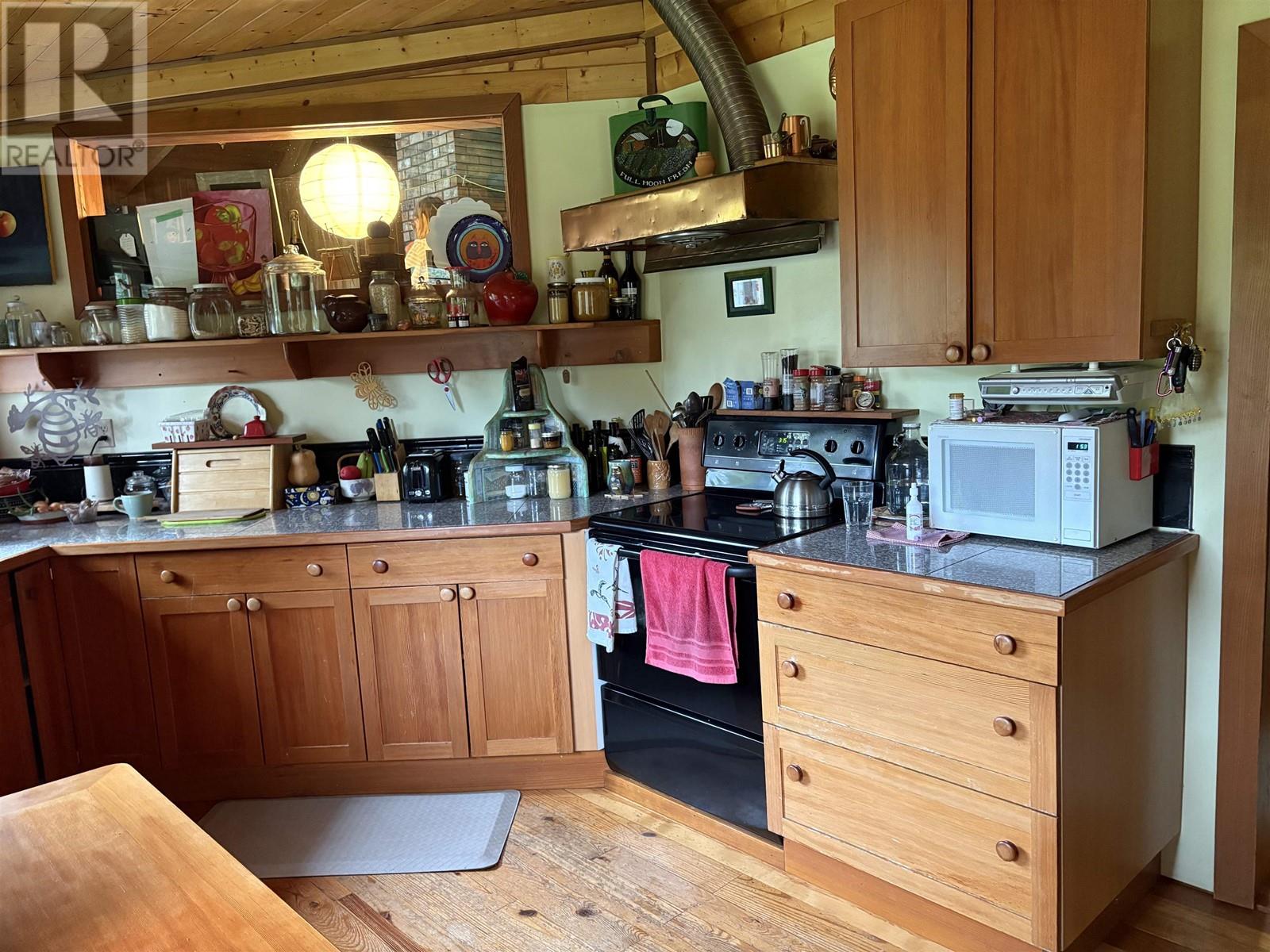5768 Sutherland Road, Halfmoon Bay, British Columbia  V7Z 1G9 - Photo 17 - R2996119
