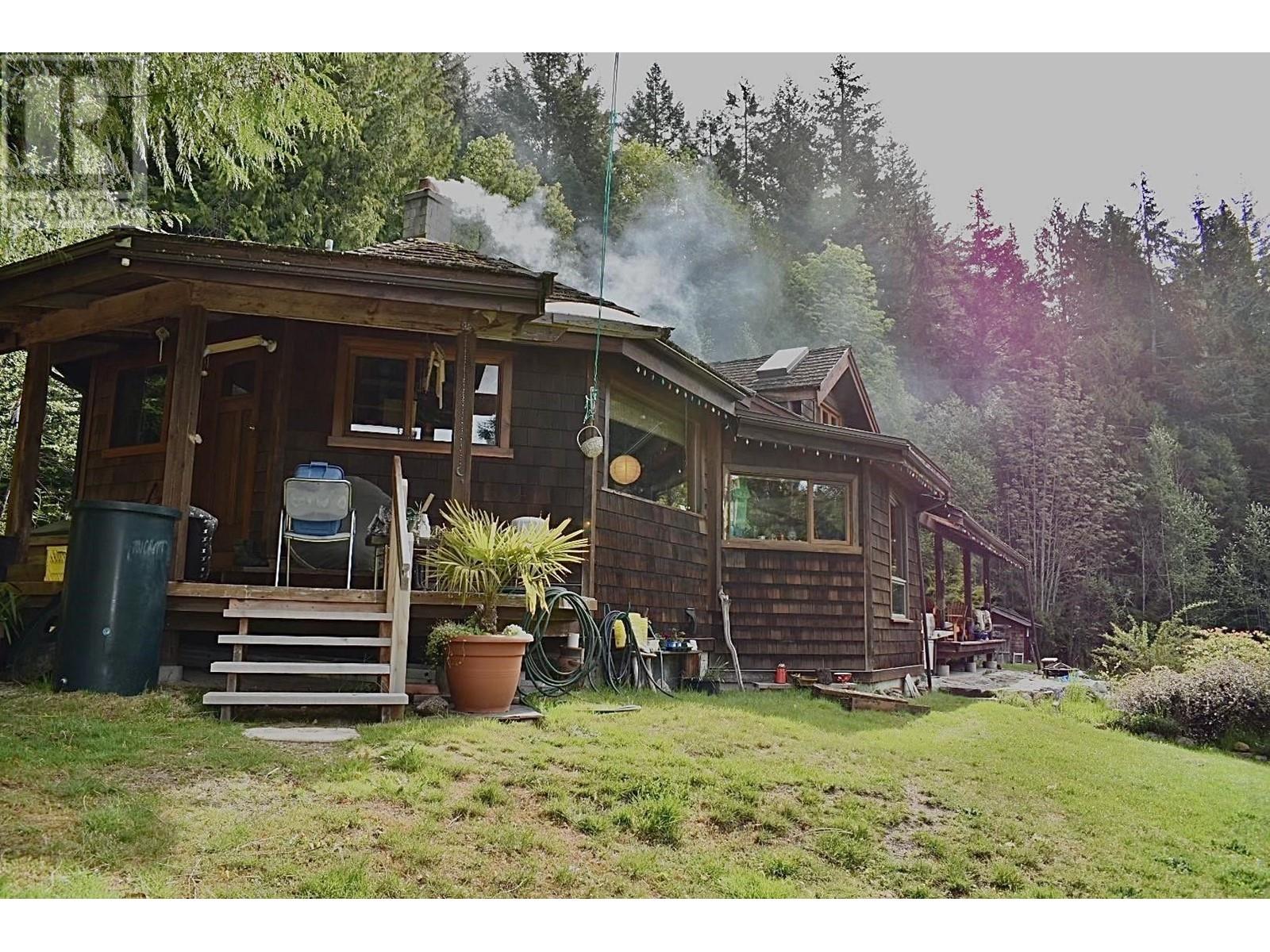 5768 Sutherland Road, Halfmoon Bay, British Columbia  V7Z 1G9 - Photo 3 - R2996119