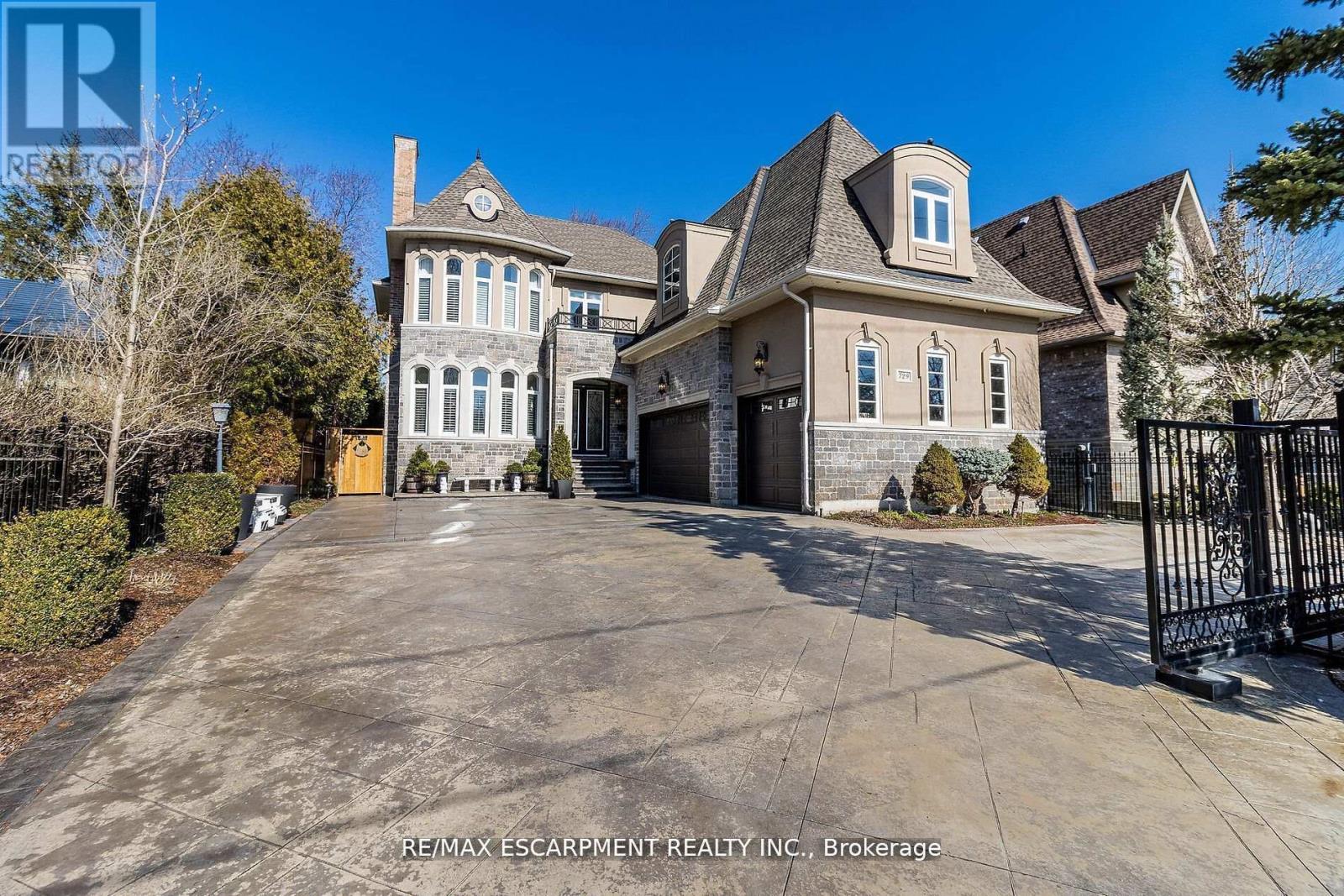 Property at 729 QUEENSWAY W image 1