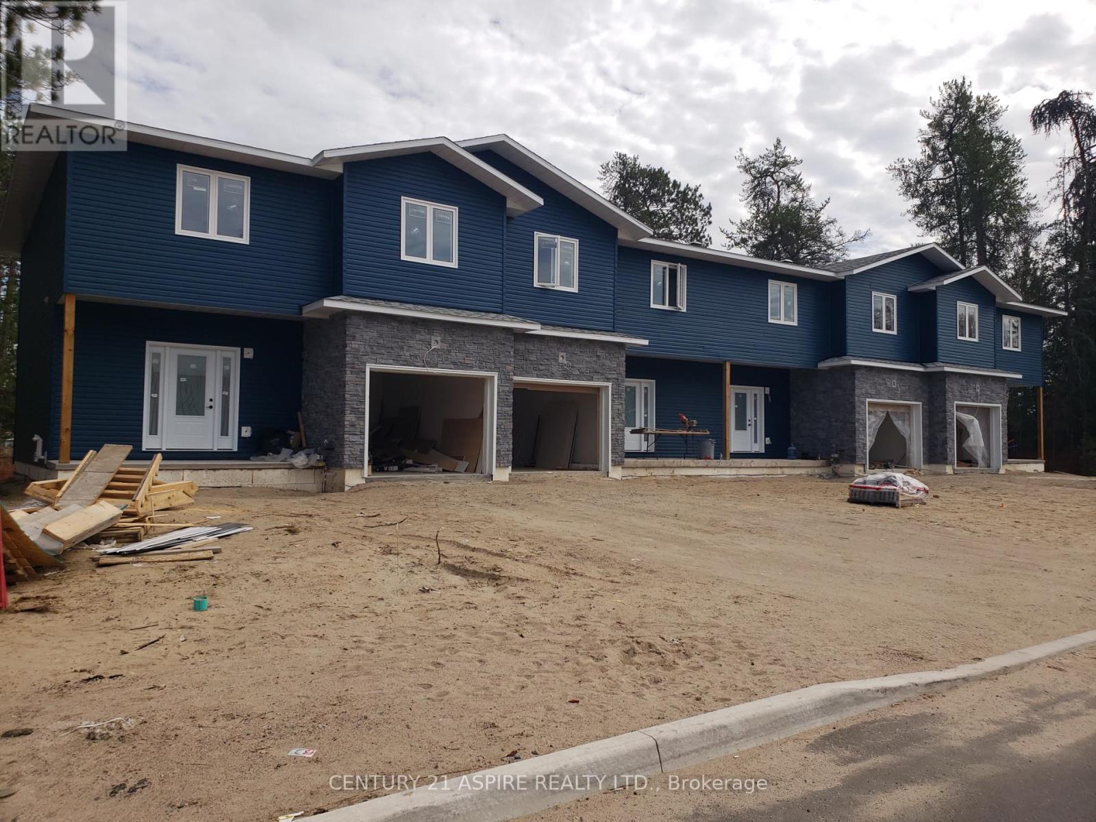 94c Frontenac Crescent, Deep River, Ontario  K0J 1P0 - Photo 3 - X12126659