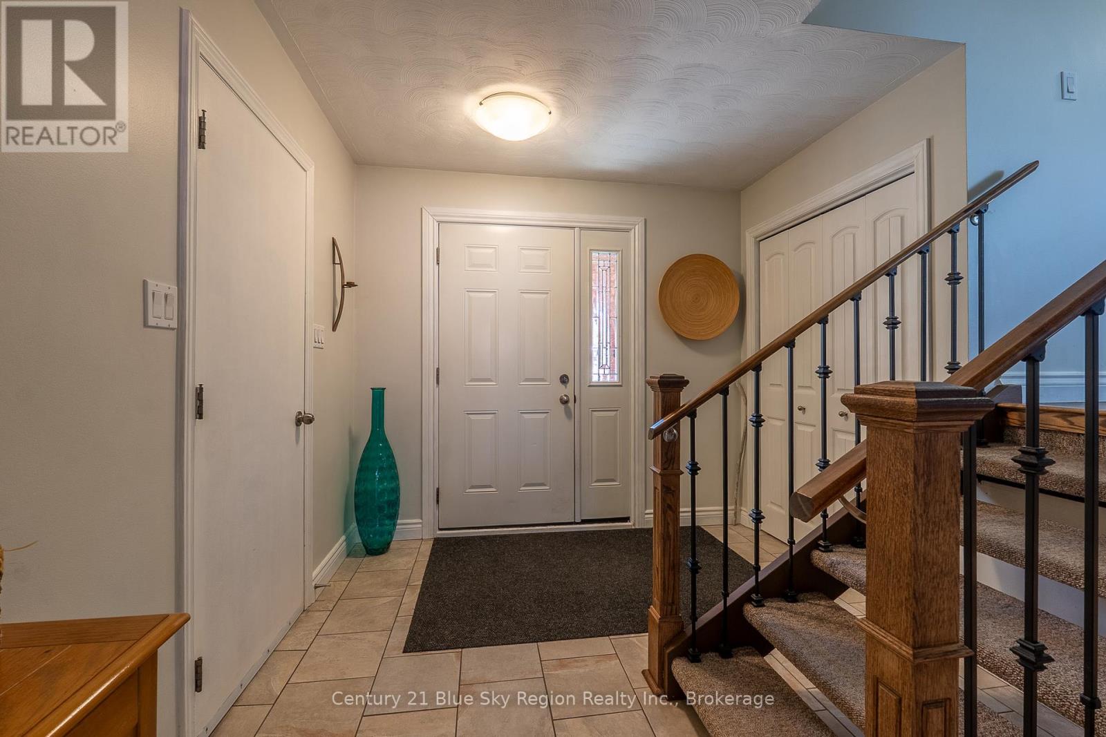 Property at 24 RIDDLE COURT image 3