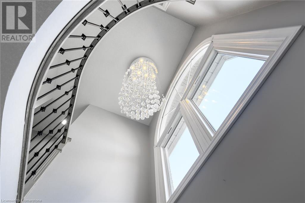 Property at 27 PROMENADE Drive image 4