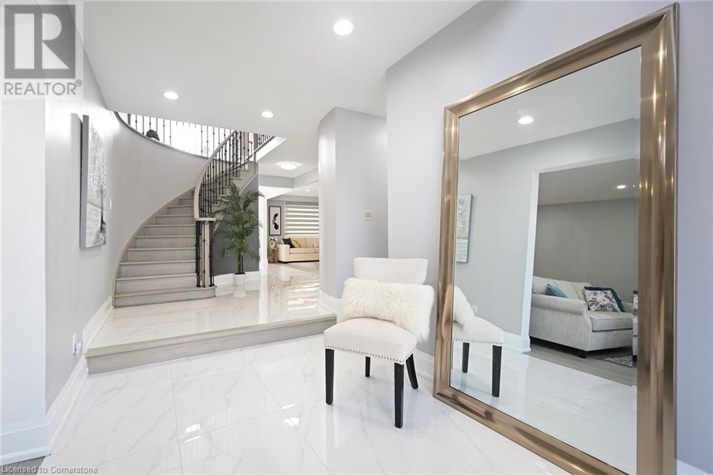 Property at 27 PROMENADE Drive image 5