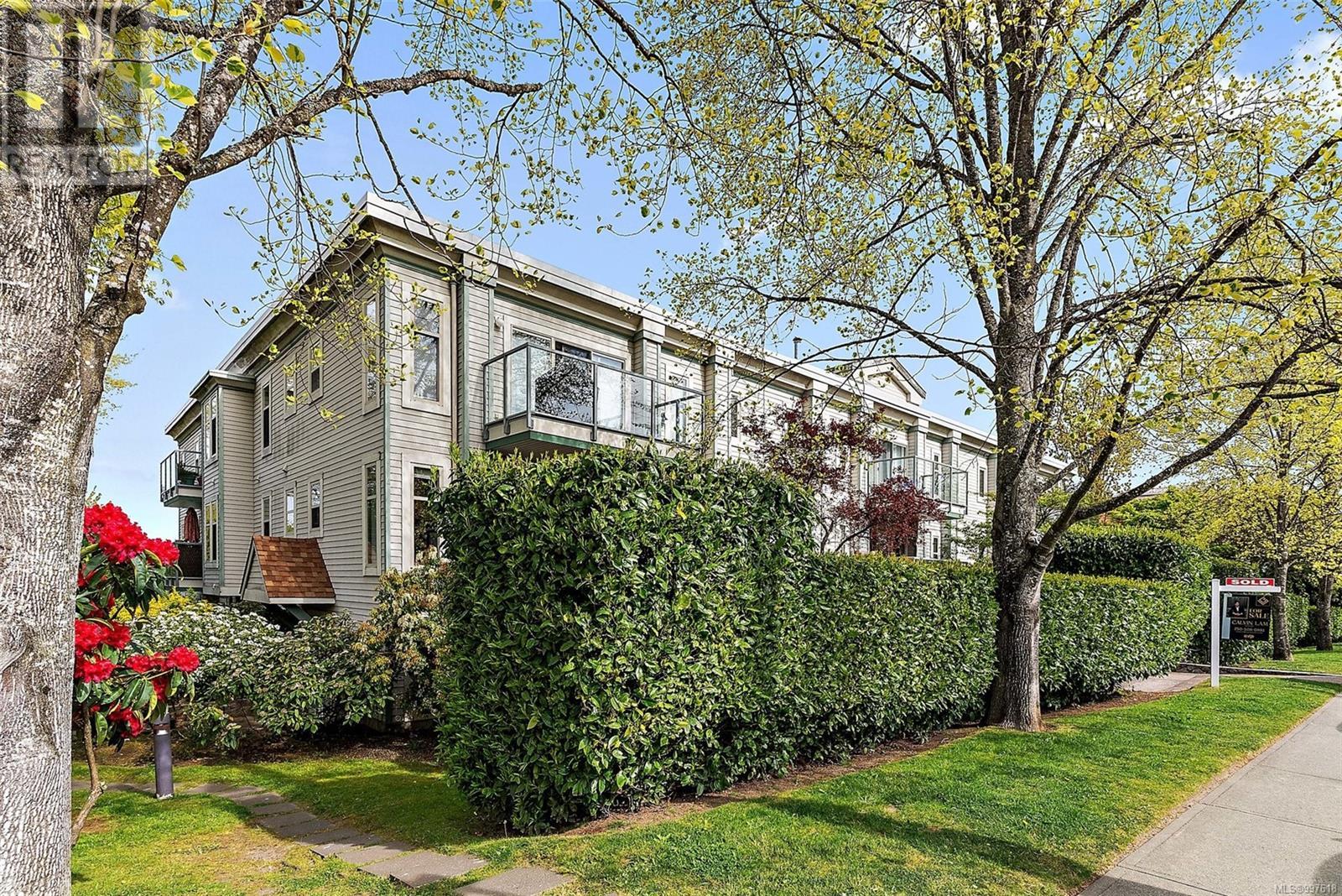 Property at 206 3160 Albina St image 2
