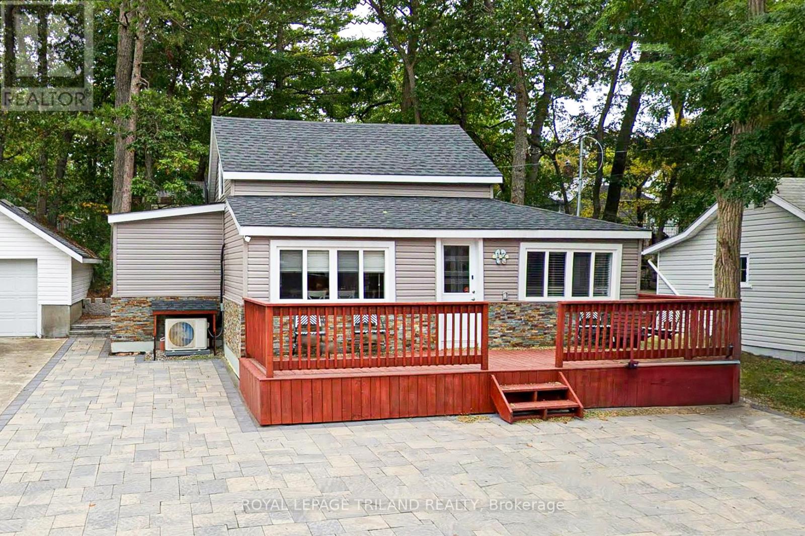 12 WOODWARD AVENUE, Lambton Shores, Ontario
