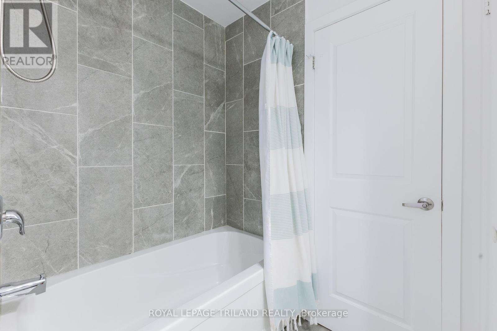 12 Woodward Avenue, Lambton Shores, Ontario  N0M 1T0 - Photo 16 - X12126671