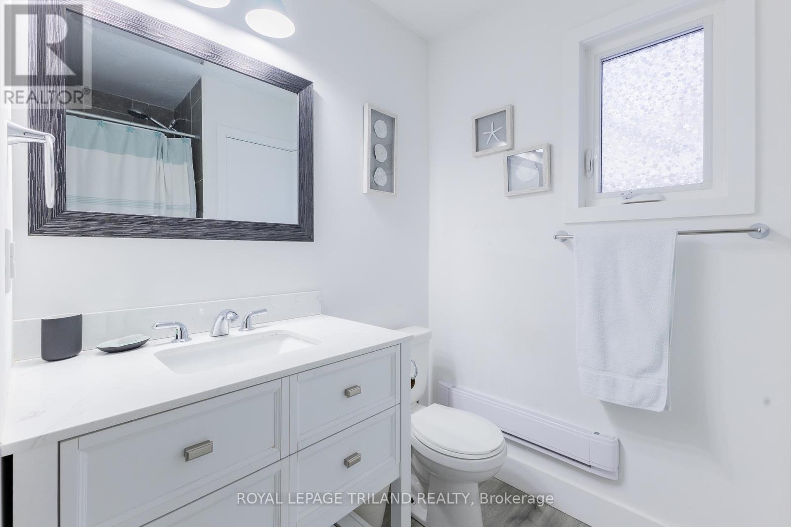 12 Woodward Avenue, Lambton Shores, Ontario  N0M 1T0 - Photo 17 - X12126671