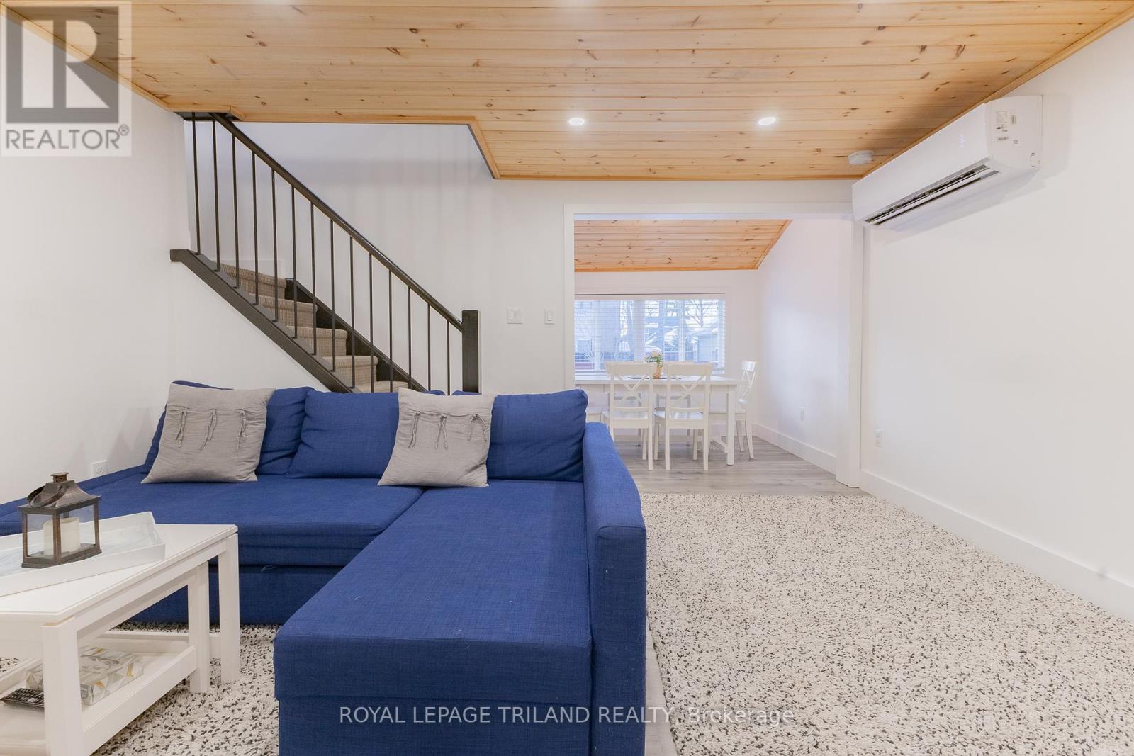 12 Woodward Avenue, Lambton Shores, Ontario  N0M 1T0 - Photo 21 - X12126671
