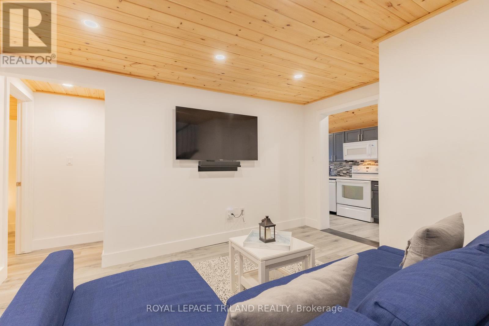 12 Woodward Avenue, Lambton Shores, Ontario  N0M 1T0 - Photo 22 - X12126671