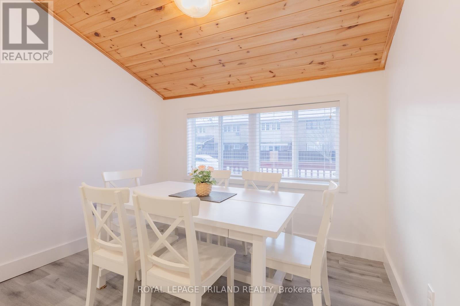 12 Woodward Avenue, Lambton Shores, Ontario  N0M 1T0 - Photo 23 - X12126671
