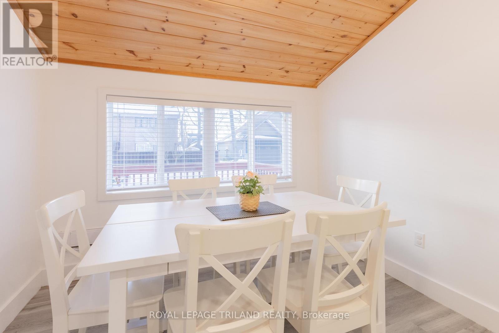 12 Woodward Avenue, Lambton Shores, Ontario  N0M 1T0 - Photo 25 - X12126671