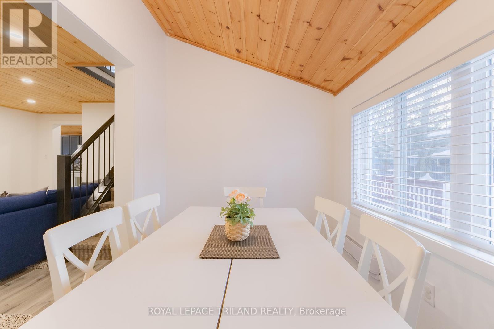 12 Woodward Avenue, Lambton Shores, Ontario  N0M 1T0 - Photo 26 - X12126671