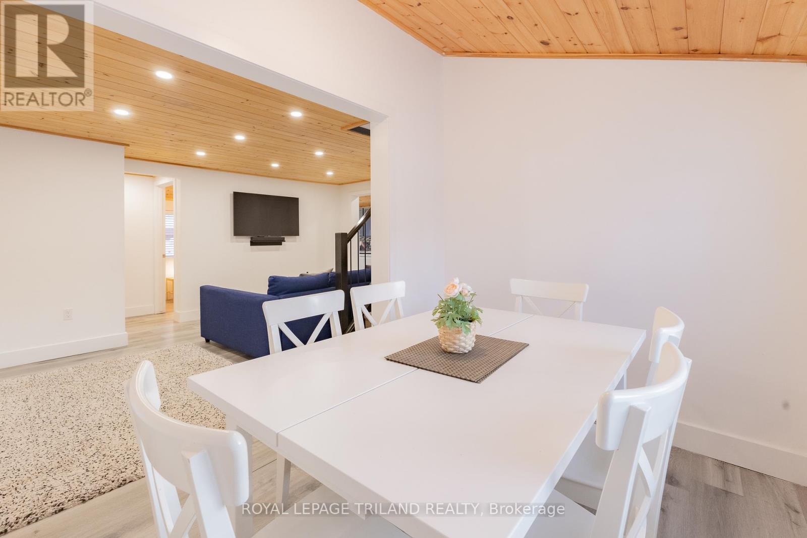 12 Woodward Avenue, Lambton Shores, Ontario  N0M 1T0 - Photo 27 - X12126671