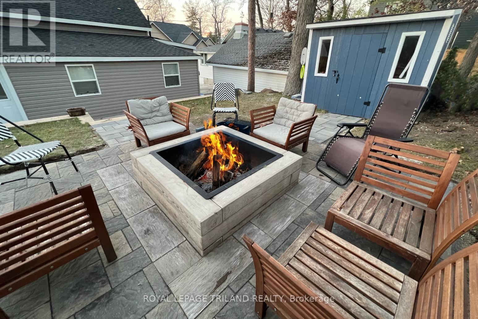 12 Woodward Avenue, Lambton Shores, Ontario  N0M 1T0 - Photo 3 - X12126671