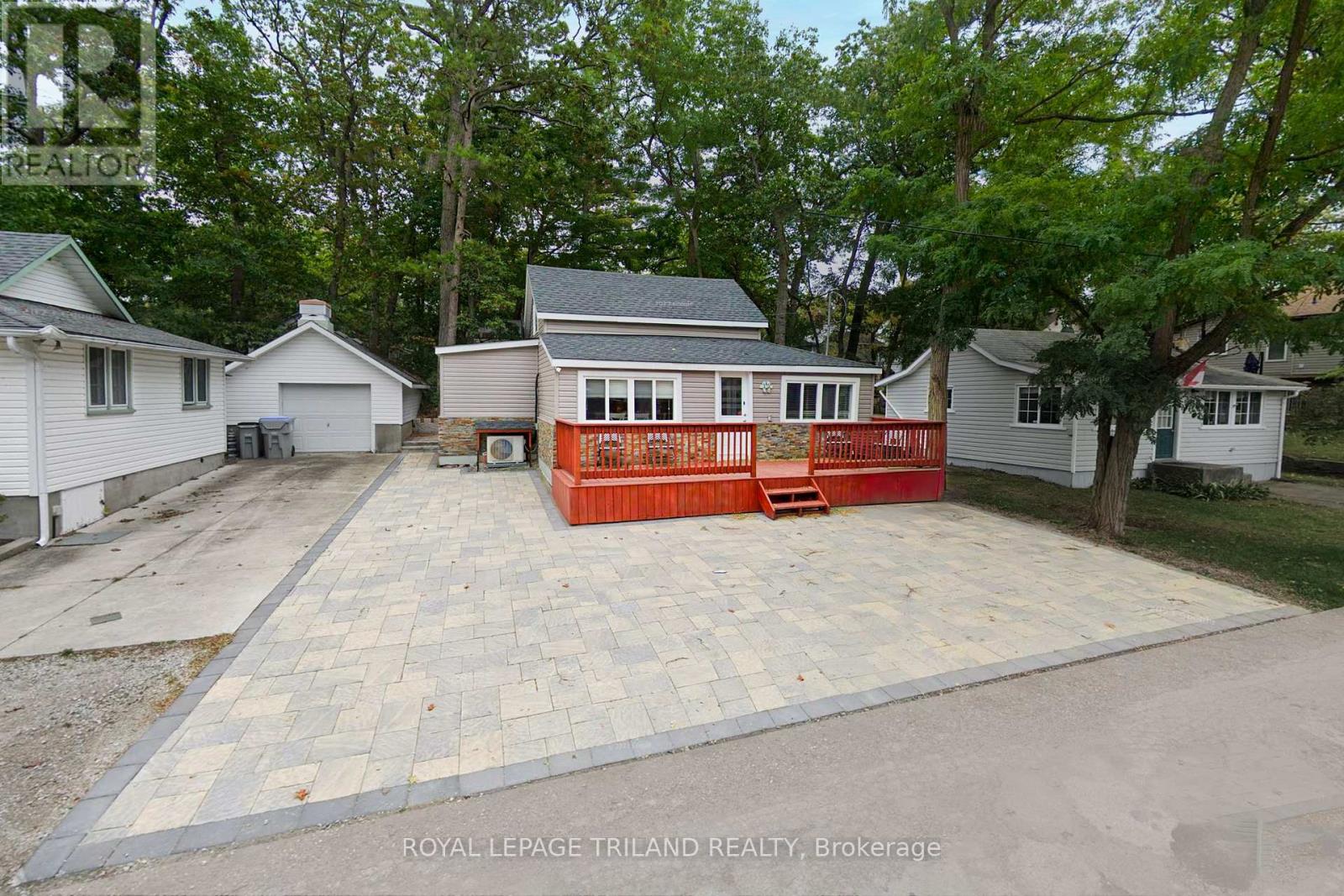 12 Woodward Avenue, Lambton Shores, Ontario  N0M 1T0 - Photo 42 - X12126671