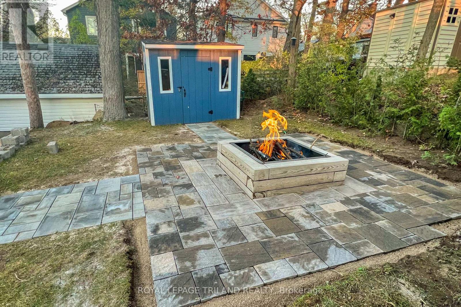 12 Woodward Avenue, Lambton Shores, Ontario  N0M 1T0 - Photo 43 - X12126671