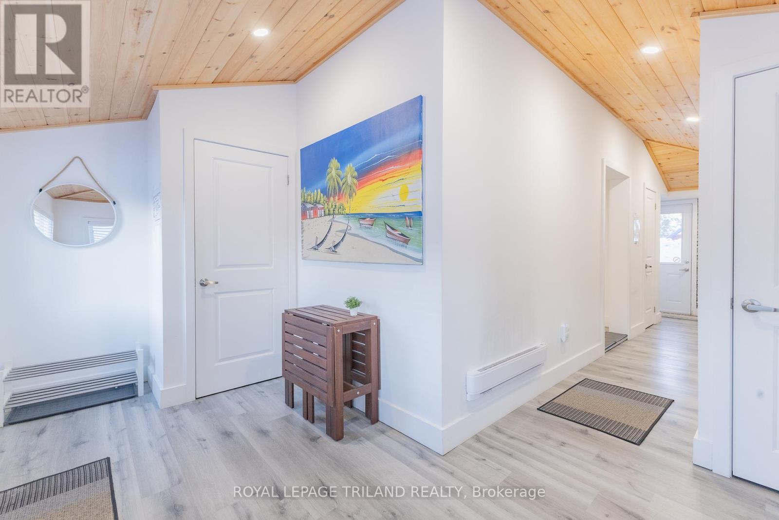 12 Woodward Avenue, Lambton Shores, Ontario  N0M 1T0 - Photo 6 - X12126671