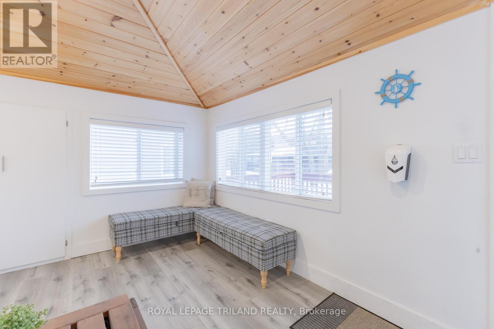 12 Woodward Avenue, Lambton Shores, Ontario  N0M 1T0 - Photo 8 - X12126671