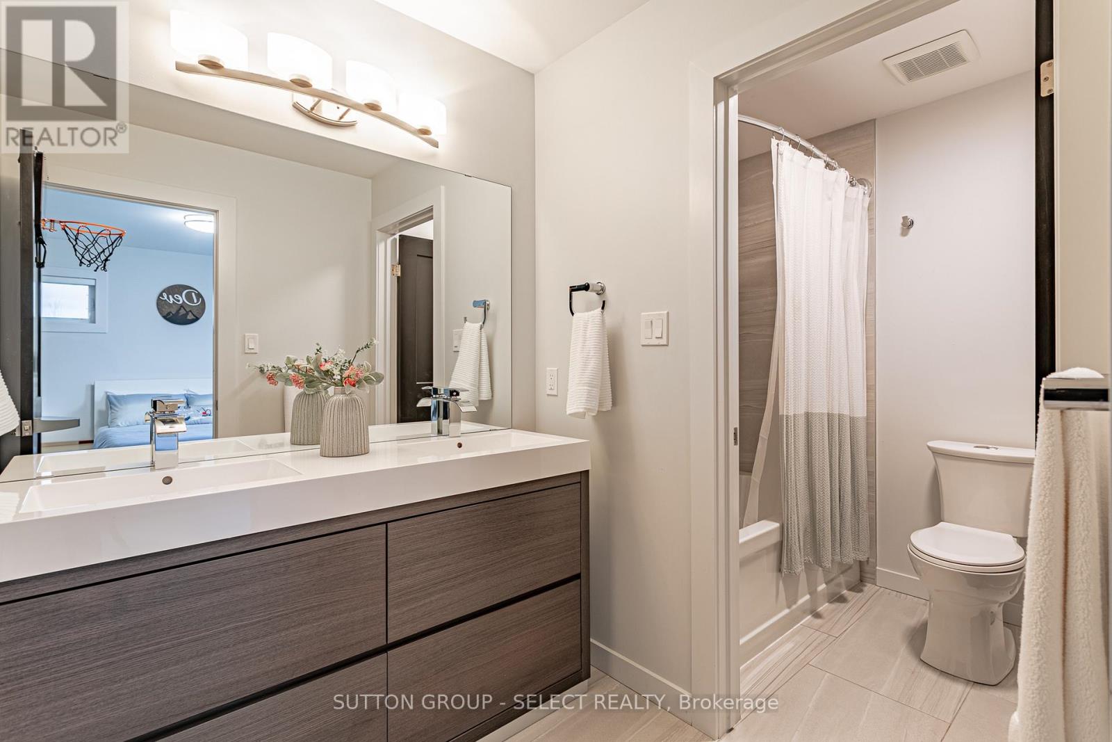 2450 Brayford Crescent, London South, Ontario  N6K 0H7 - Photo 28 - X12126710