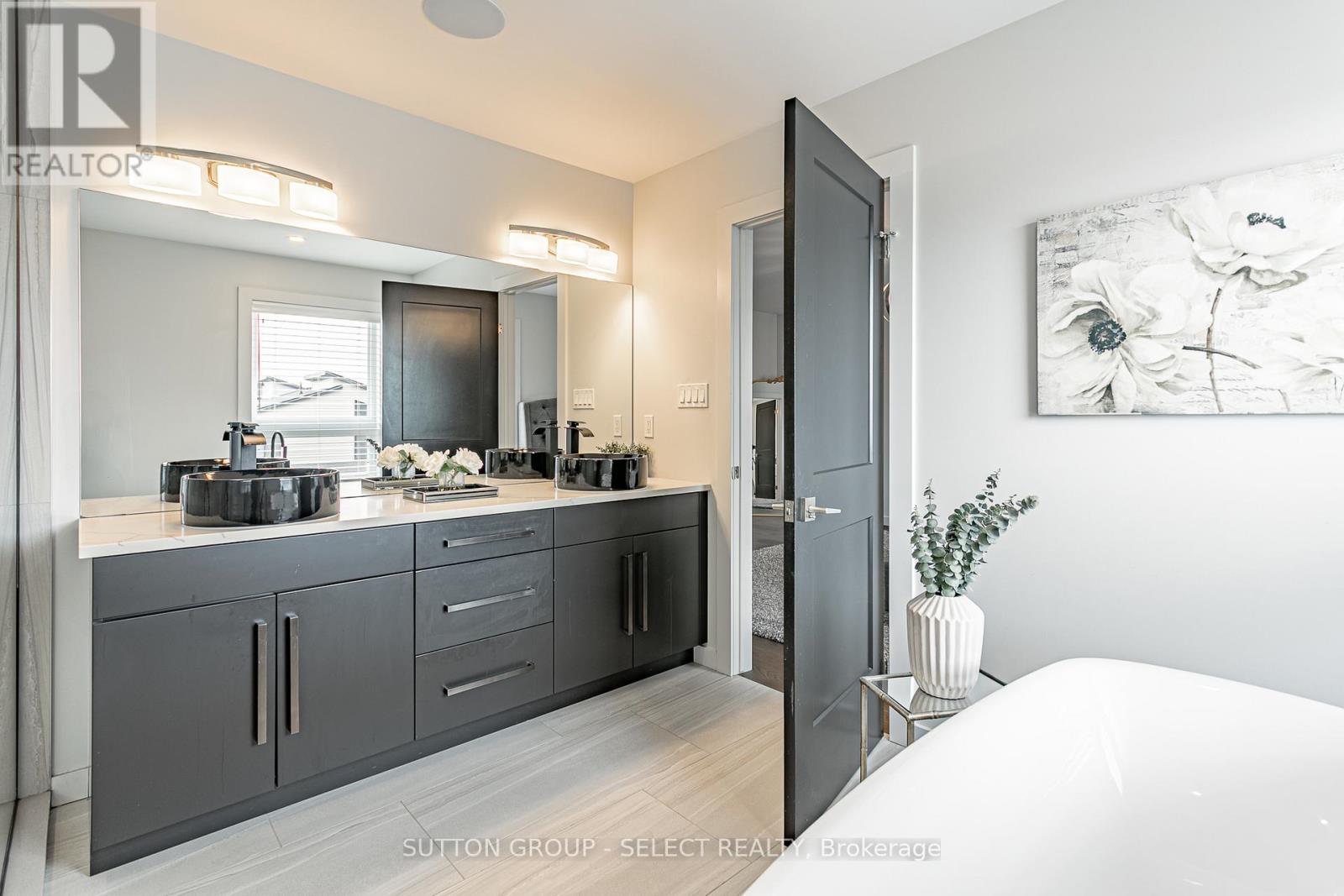 2450 Brayford Crescent, London South, Ontario  N6K 0H7 - Photo 34 - X12126710