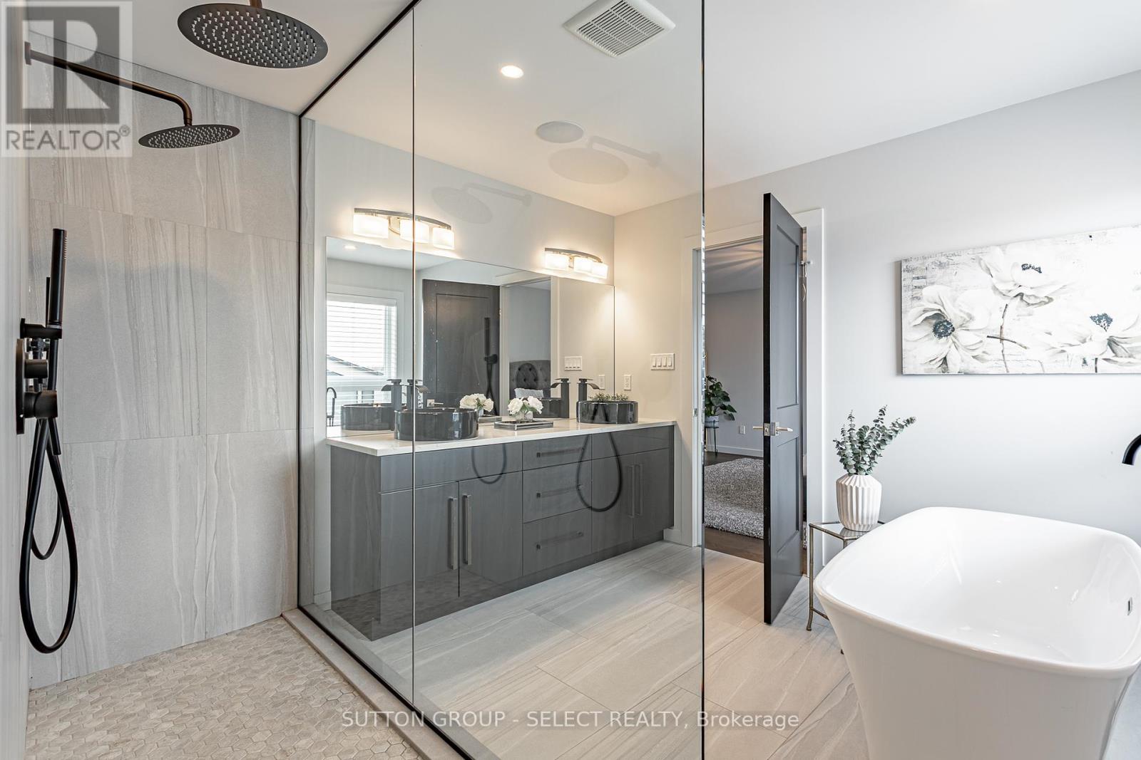 2450 Brayford Crescent, London South, Ontario  N6K 0H7 - Photo 35 - X12126710
