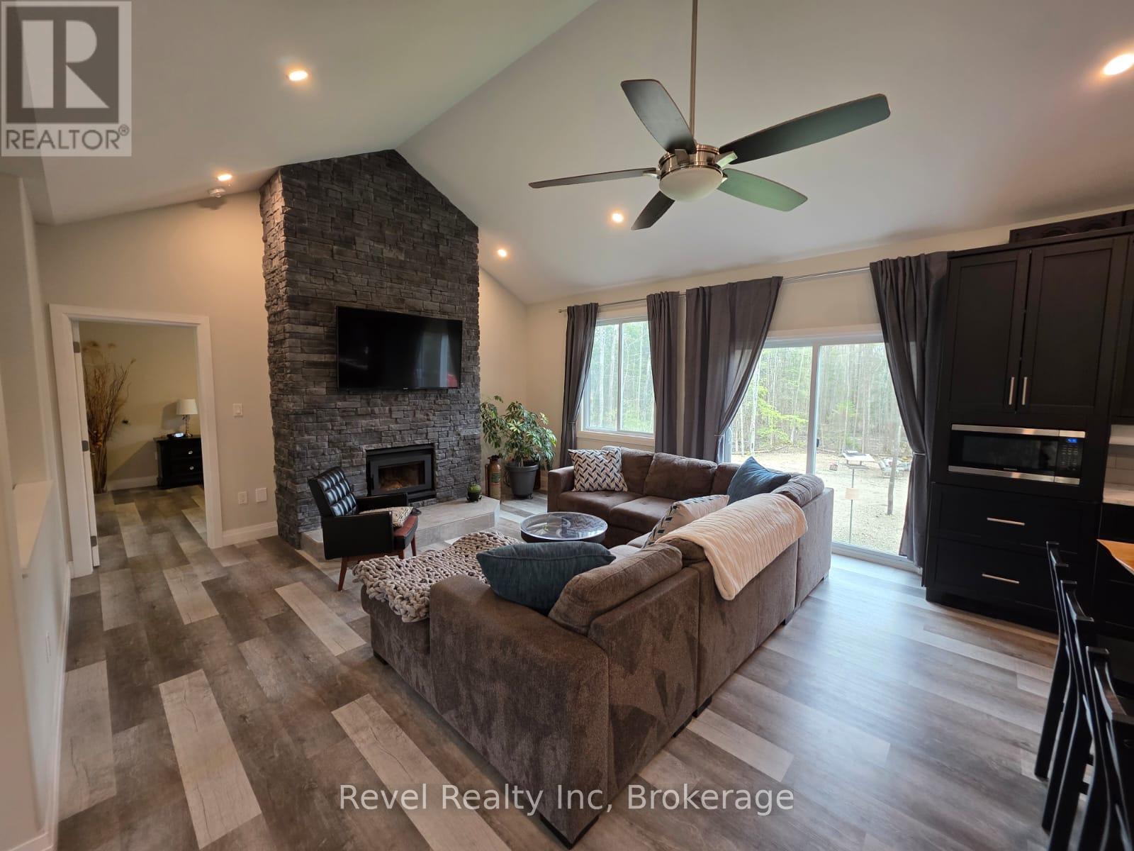 719 17 Concession Road W, Tiny, Ontario  L9M 1R3 - Photo 2 - S12126744