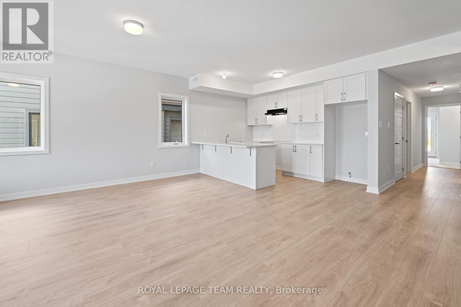 808 Parnian Private, Ottawa, Ontario  K2J 7K6 - Photo 5 - X12126641
