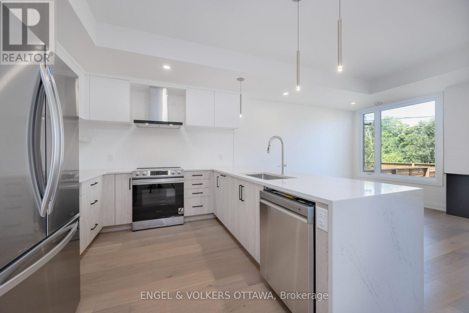 A - 75 Granton Avenue, Ottawa, Ontario  K2G 1W9 - Photo 11 - X12126684