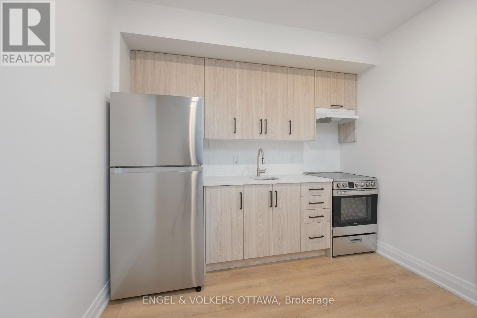 A - 75 Granton Avenue, Ottawa, Ontario  K2G 1W9 - Photo 37 - X12126684