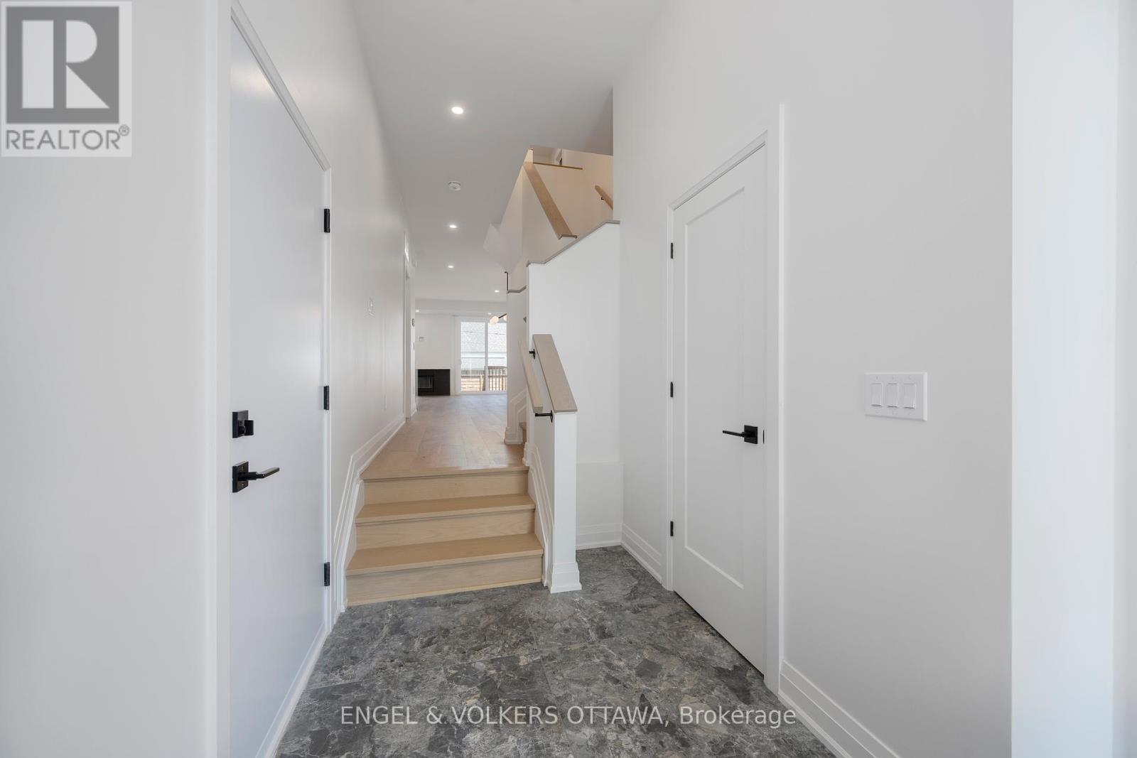 A - 75 Granton Avenue, Ottawa, Ontario  K2G 1W9 - Photo 5 - X12126684