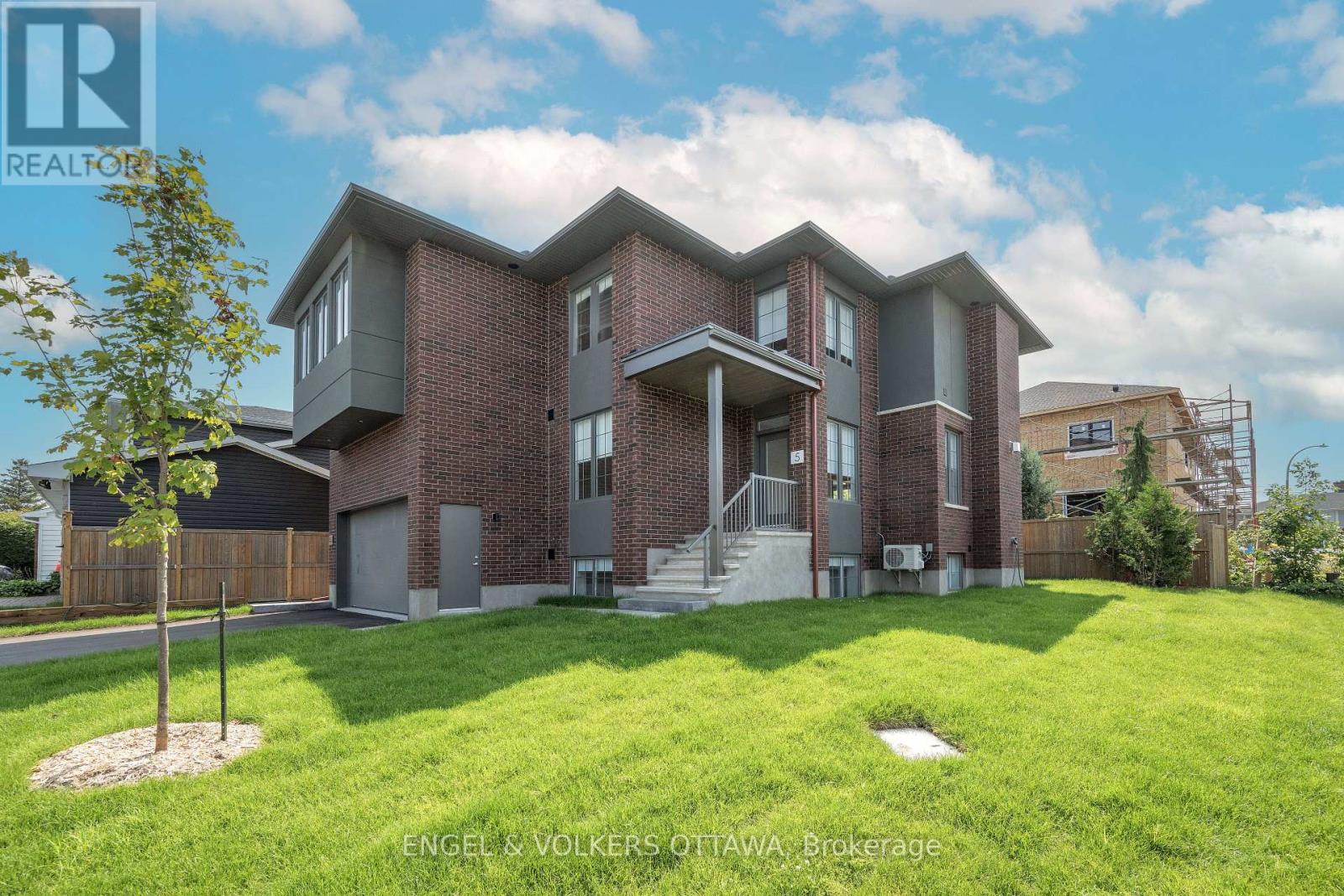 Property at 5 WINLOCK CRESCENT image 3