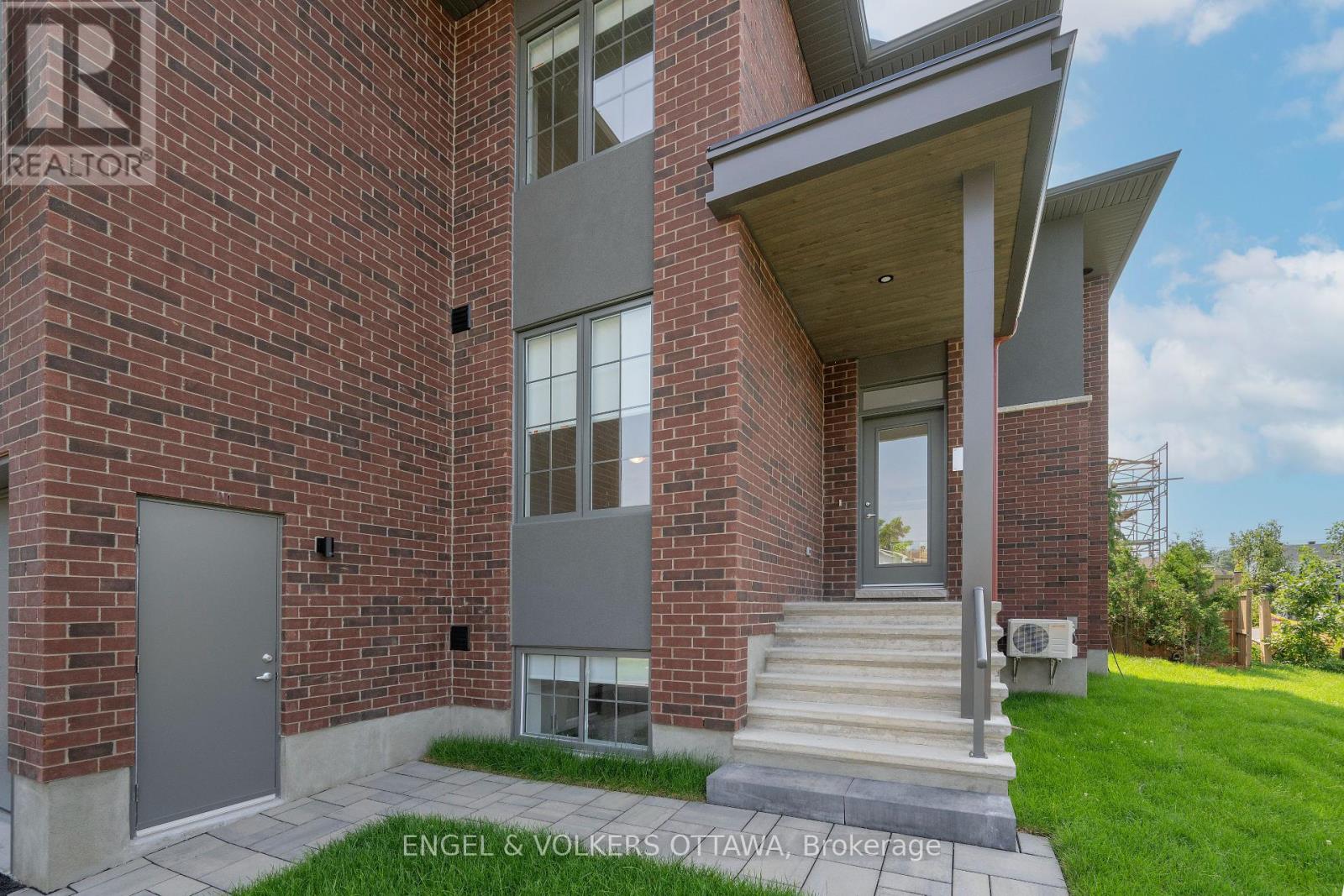 Property at 5 WINLOCK CRESCENT image 4