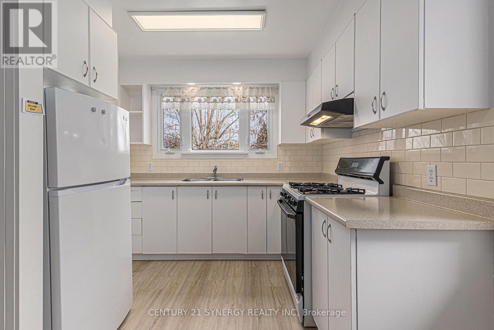 1392 Aurele Street, Ottawa, Ontario  K1B 3L3 - Photo 8 - X12126702