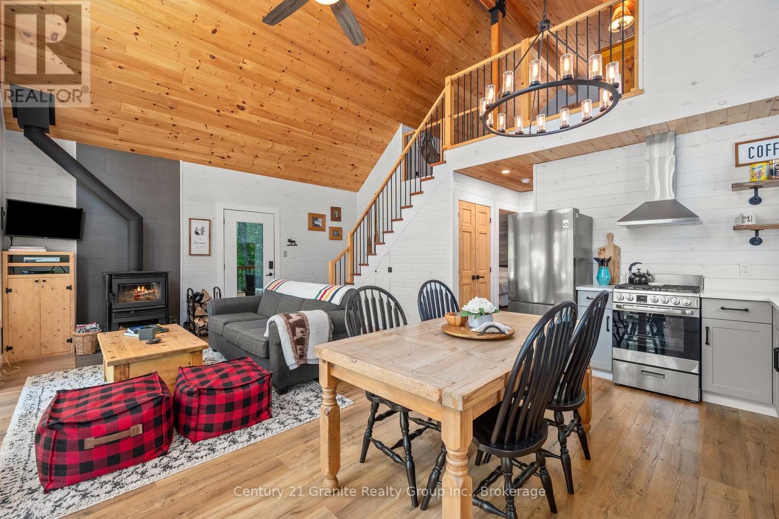 1577 Rugged Lane, Minden Hills, Ontario  K0M 2K0 - Photo 8 - X12126604