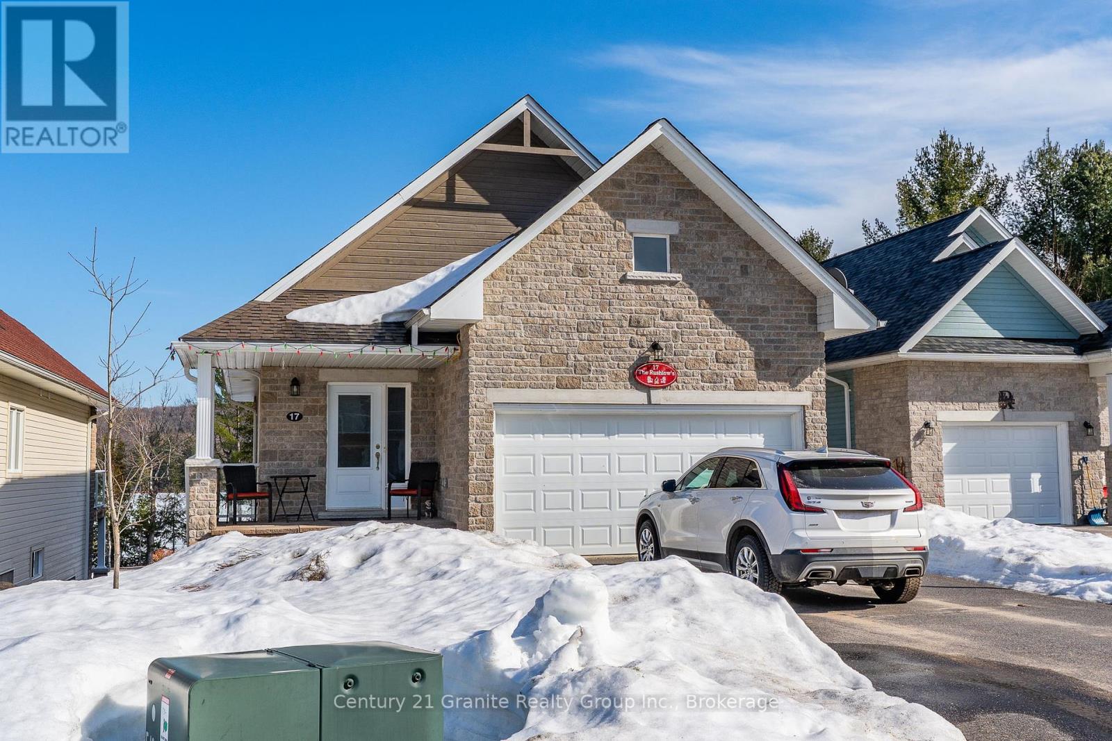 17 Webb Circle, Dysart Et Al, Ontario  K0M 1S0 - Photo 2 - X12126628