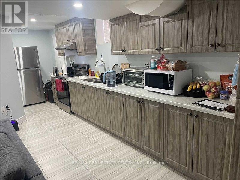 Bsmt - 7318 Saint Barbara Boulevard, Mississauga, Ontario  L5M 0C1 - Photo 3 - W12120712