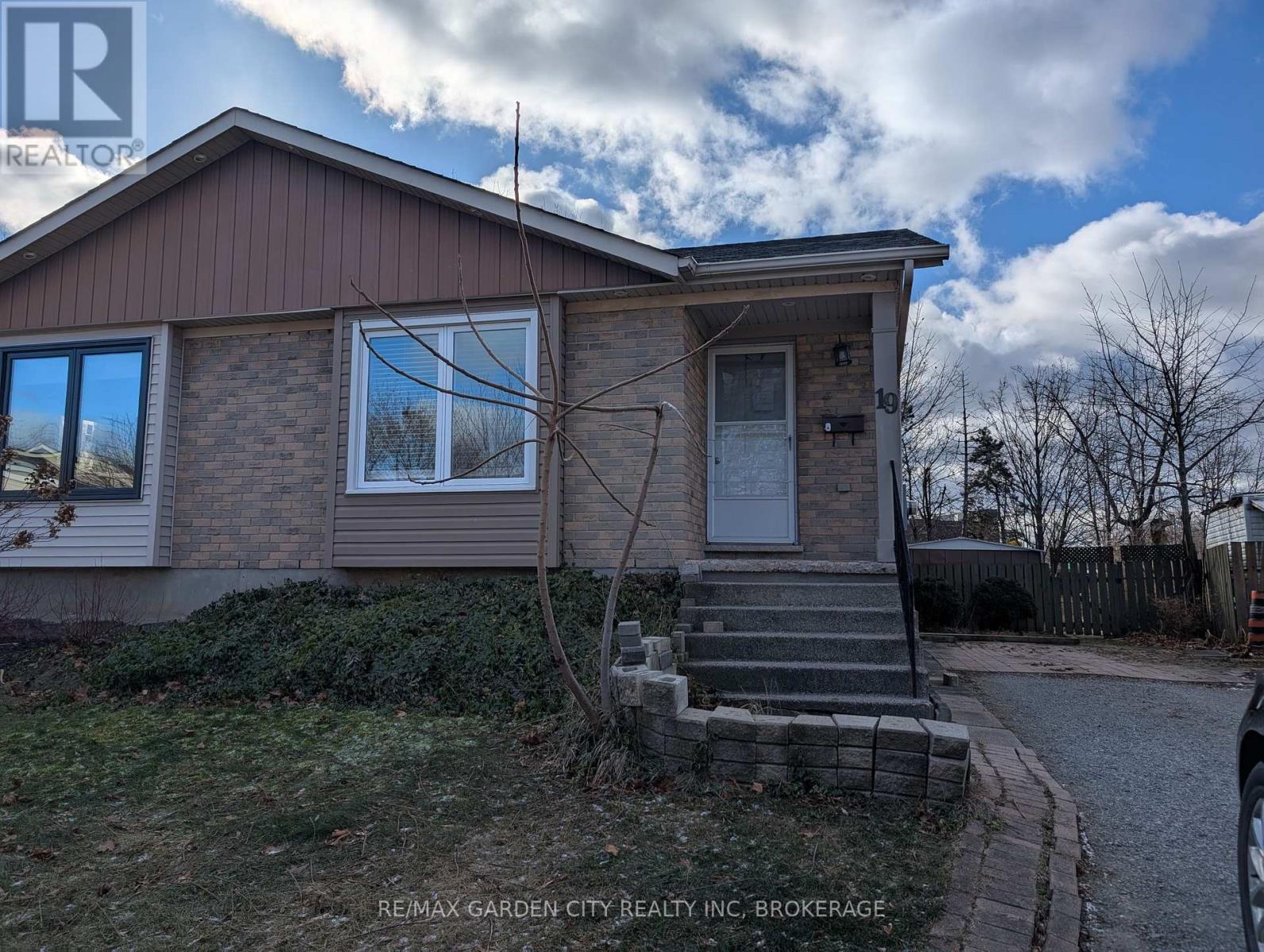 19 Cecelia Court, St. Catharines, Ontario  L2M 7R7 - Photo 1 - X12126626