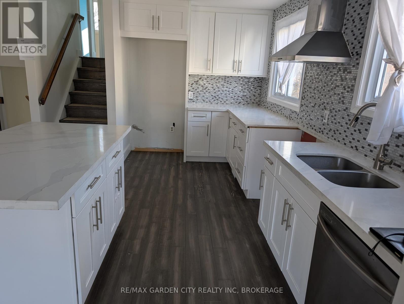 19 Cecelia Court, St. Catharines, Ontario  L2M 7R7 - Photo 2 - X12126626