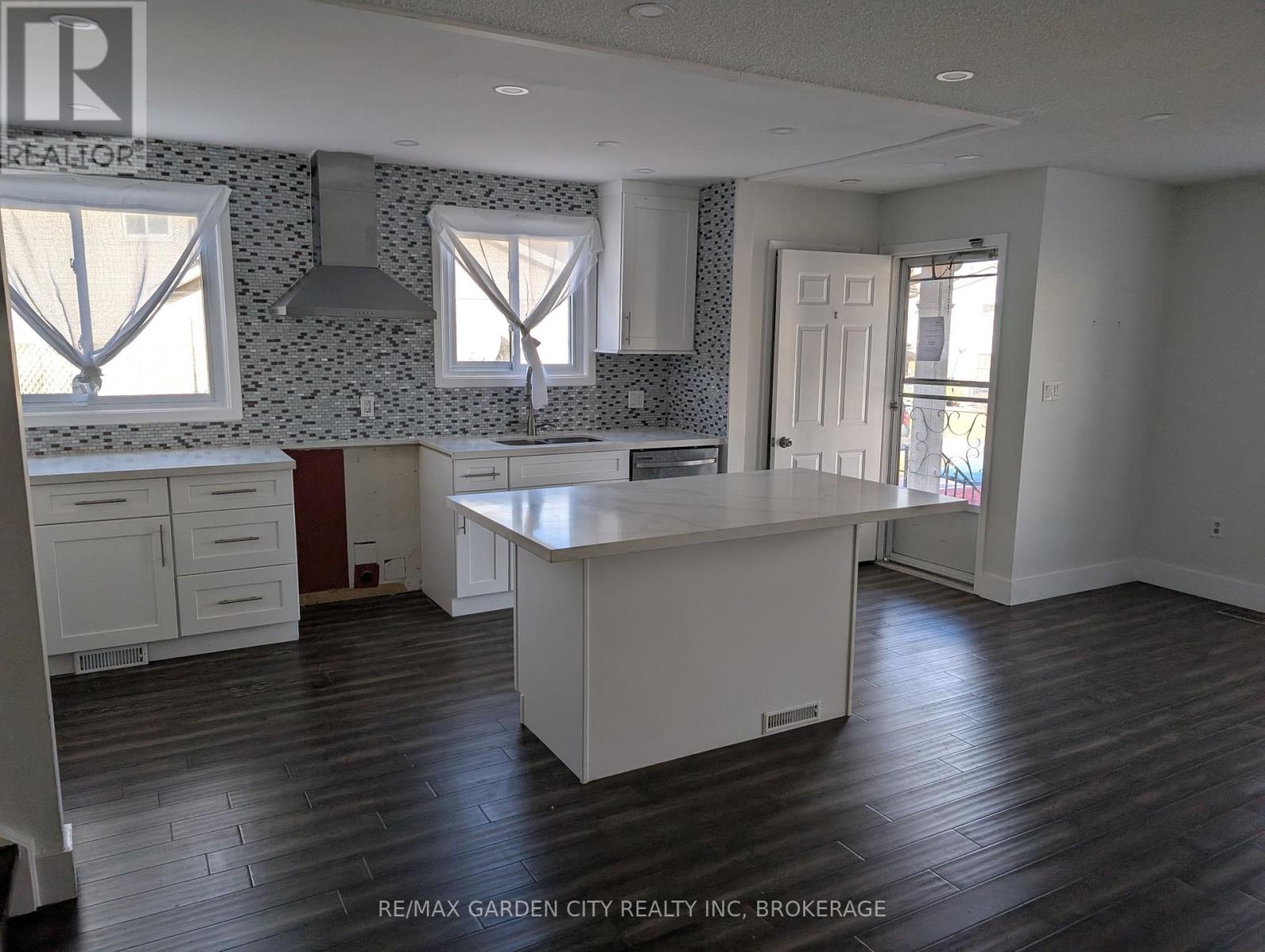 19 Cecelia Court, St. Catharines, Ontario  L2M 7R7 - Photo 7 - X12126626