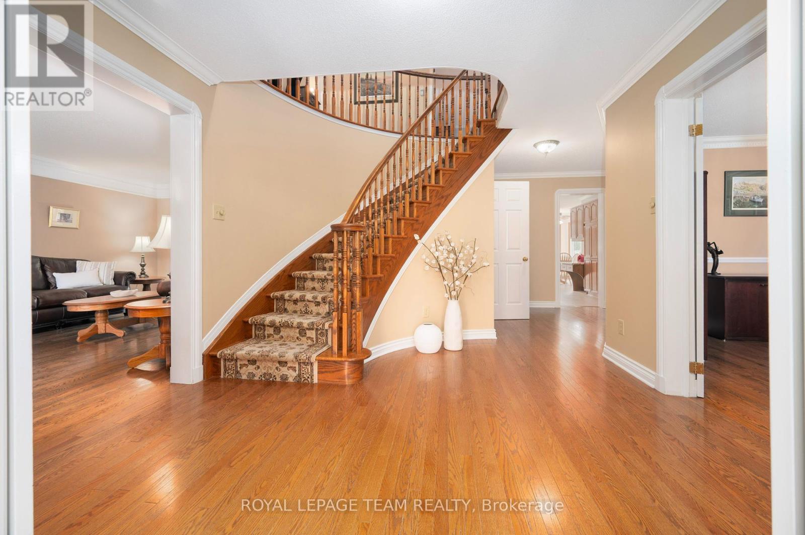 Property at 5530 PETTAPIECE CRESCENT image 5