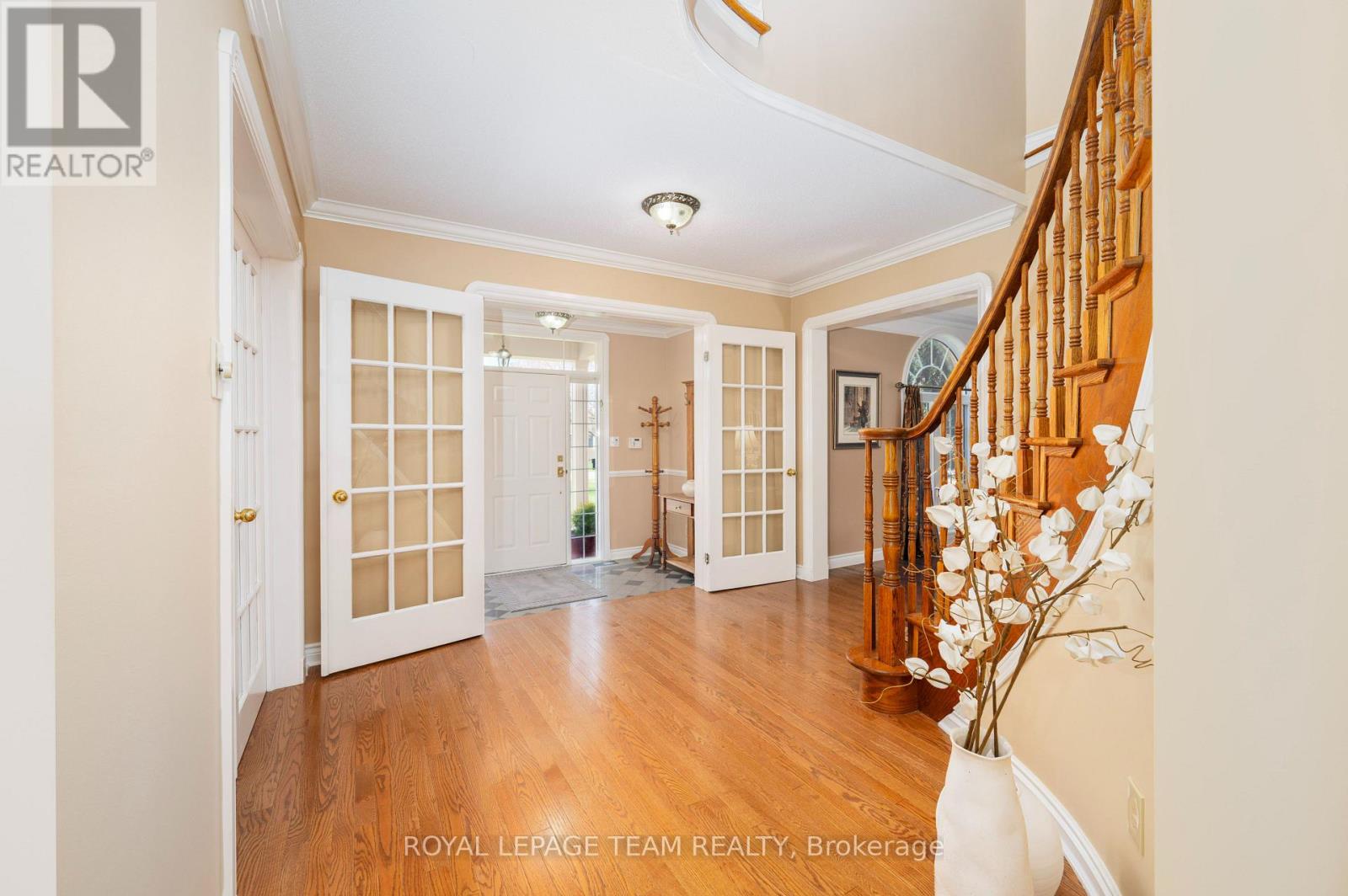 Property at 5530 PETTAPIECE CRESCENT image 4