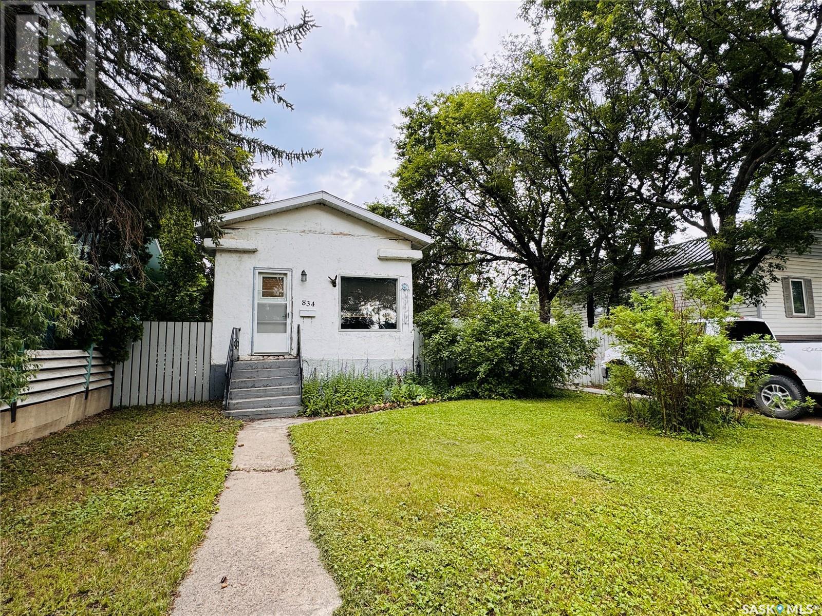 Property at 834 L AVENUE N image 3