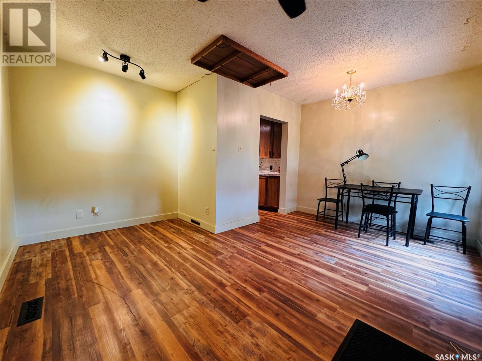 Property at 834 L AVENUE N image 5