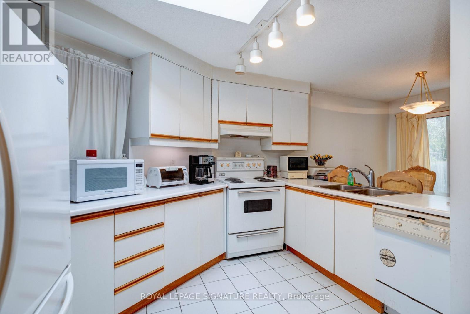 465 Gladstone Avenue, Toronto, Ontario  M6H 3J1 - Photo 7 - C12126680