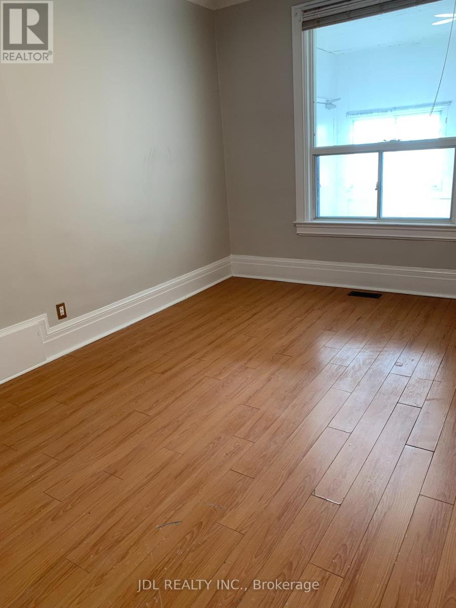 Main Floor - 593 Bathurst Street, Toronto, Ontario  M5S 2P8 - Photo 7 - C12126707