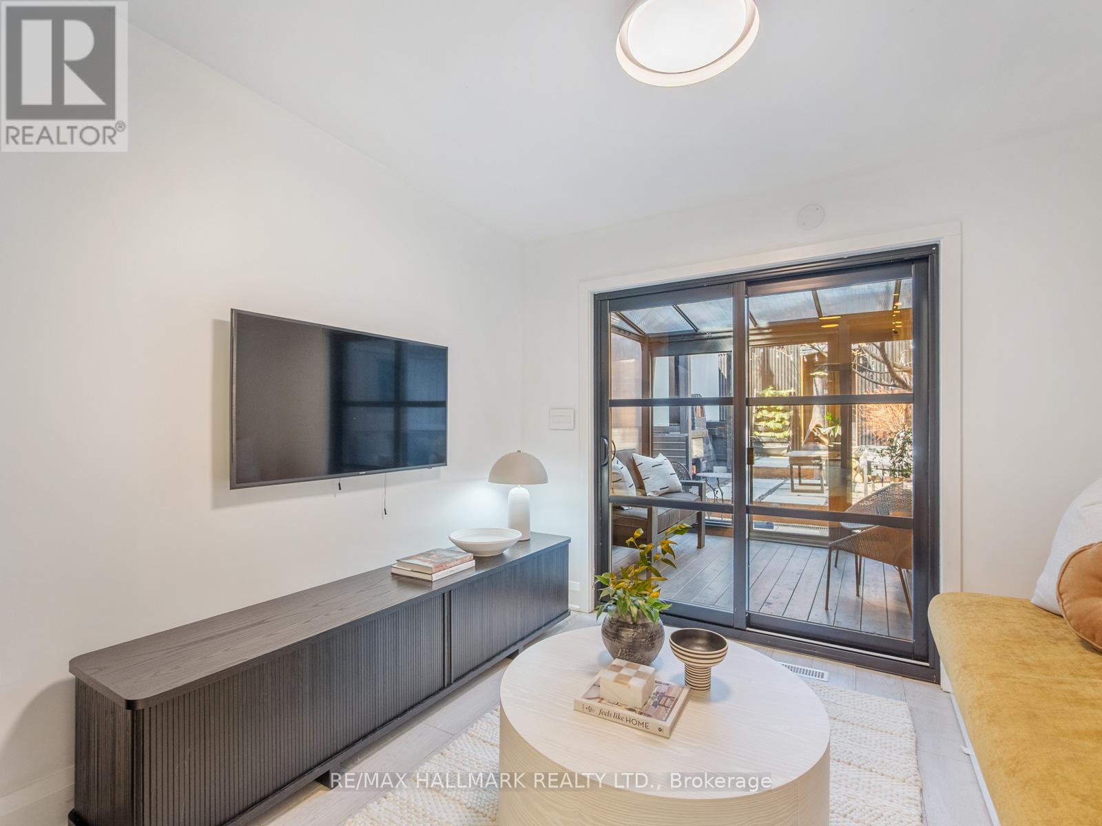 2 First Avenue, Toronto, Ontario  M4M 1W8 - Photo 17 - E12126742