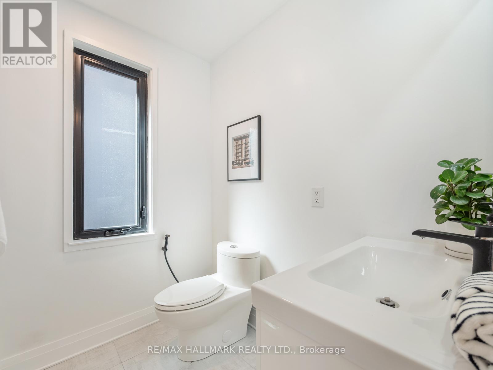 2 First Avenue, Toronto, Ontario  M4M 1W8 - Photo 24 - E12126742